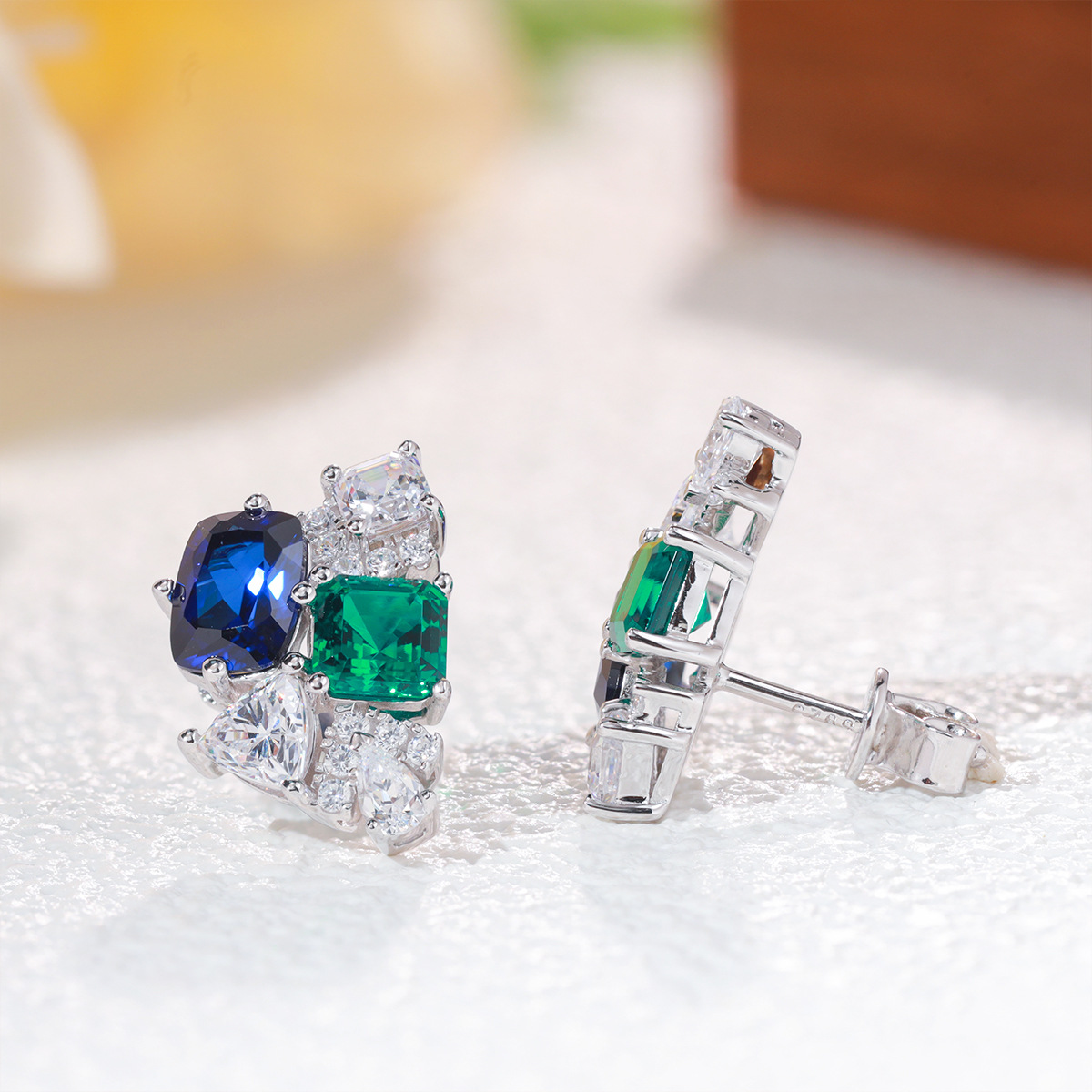 3.2cttw Lab Sapphire Emerald H - Cluster Stud Ear 评论和价格