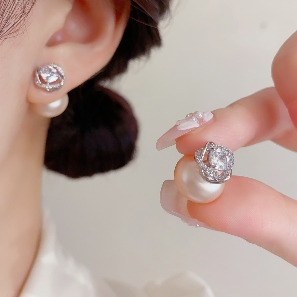 Twisted Sparkling Cluster Ear  - Cluster Stud Ear 评论和价格