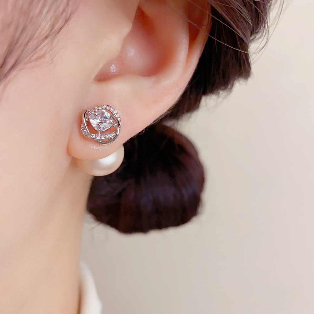 Twisted Sparkling Cluster Ear  - Cluster Stud Ear 评论和价格