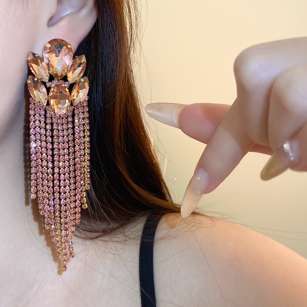 Exaggerated Rhinestone Tassel  - Cluster Stud Ear 评论和价格